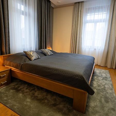 Executive 2-Bdrm Central Suite Ústí nad Labem 外观 照片