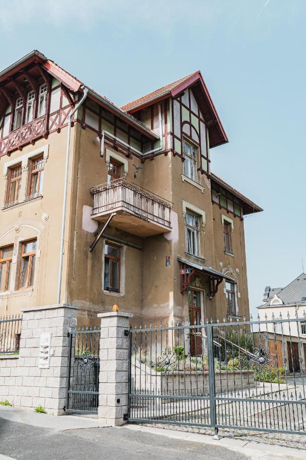 Executive 2-Bdrm Central Suite Ústí nad Labem 外观 照片