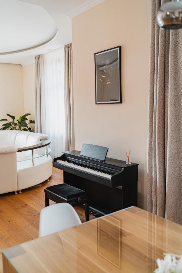 Executive 2-Bdrm Central Suite Ústí nad Labem 外观 照片