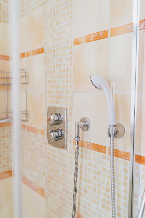 Executive 2-Bdrm Central Suite Ústí nad Labem 外观 照片