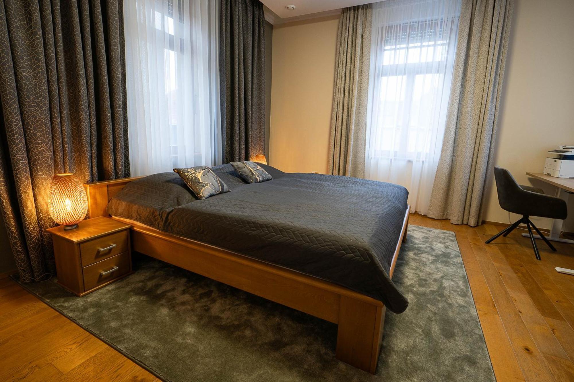 Executive 2-Bdrm Central Suite Ústí nad Labem 外观 照片