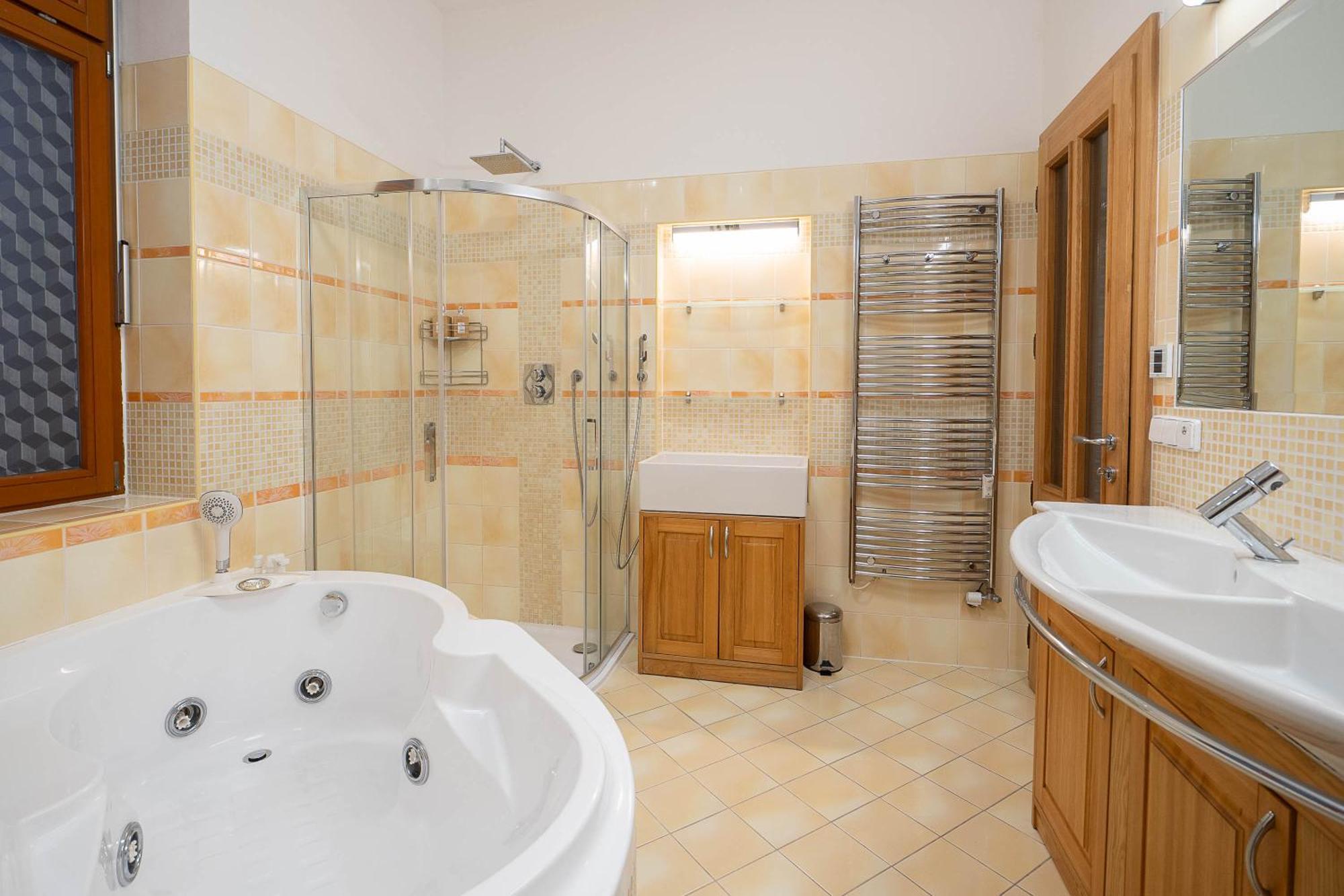 Executive 2-Bdrm Central Suite Ústí nad Labem 外观 照片