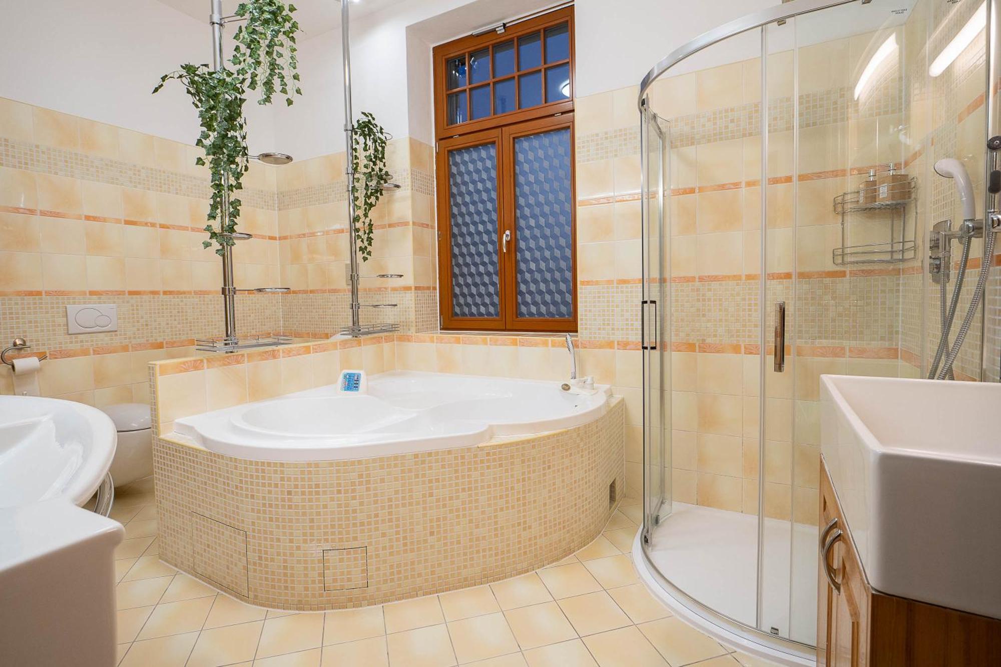Executive 2-Bdrm Central Suite Ústí nad Labem 外观 照片