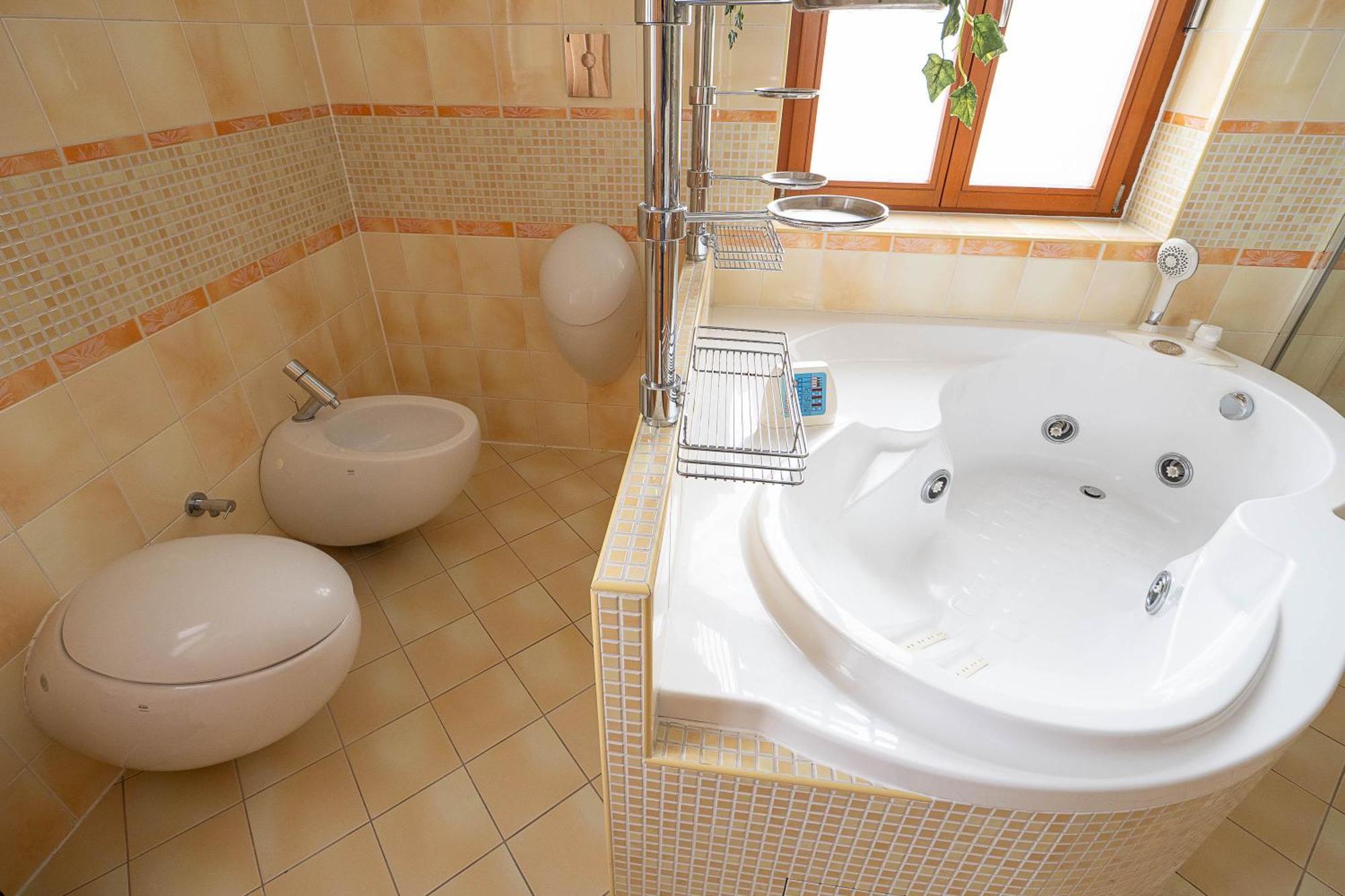 Executive 2-Bdrm Central Suite Ústí nad Labem 外观 照片